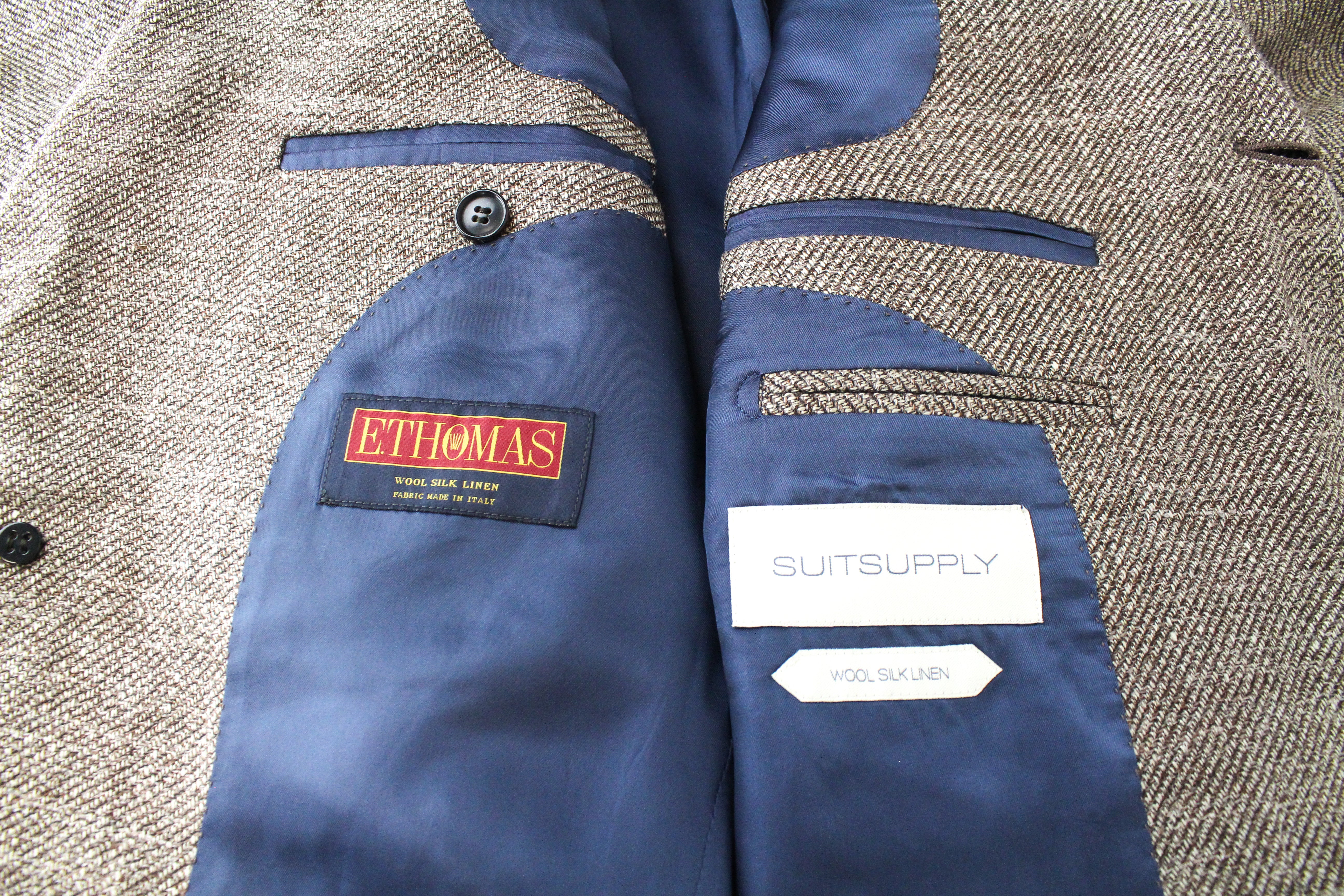 „SUITSUPPLY Vicenza“ vyriškas paltas, UK38R, vilnonis, lininis, šilkinis, rudas, klasikinio stiliaus, su pamušalu. 
