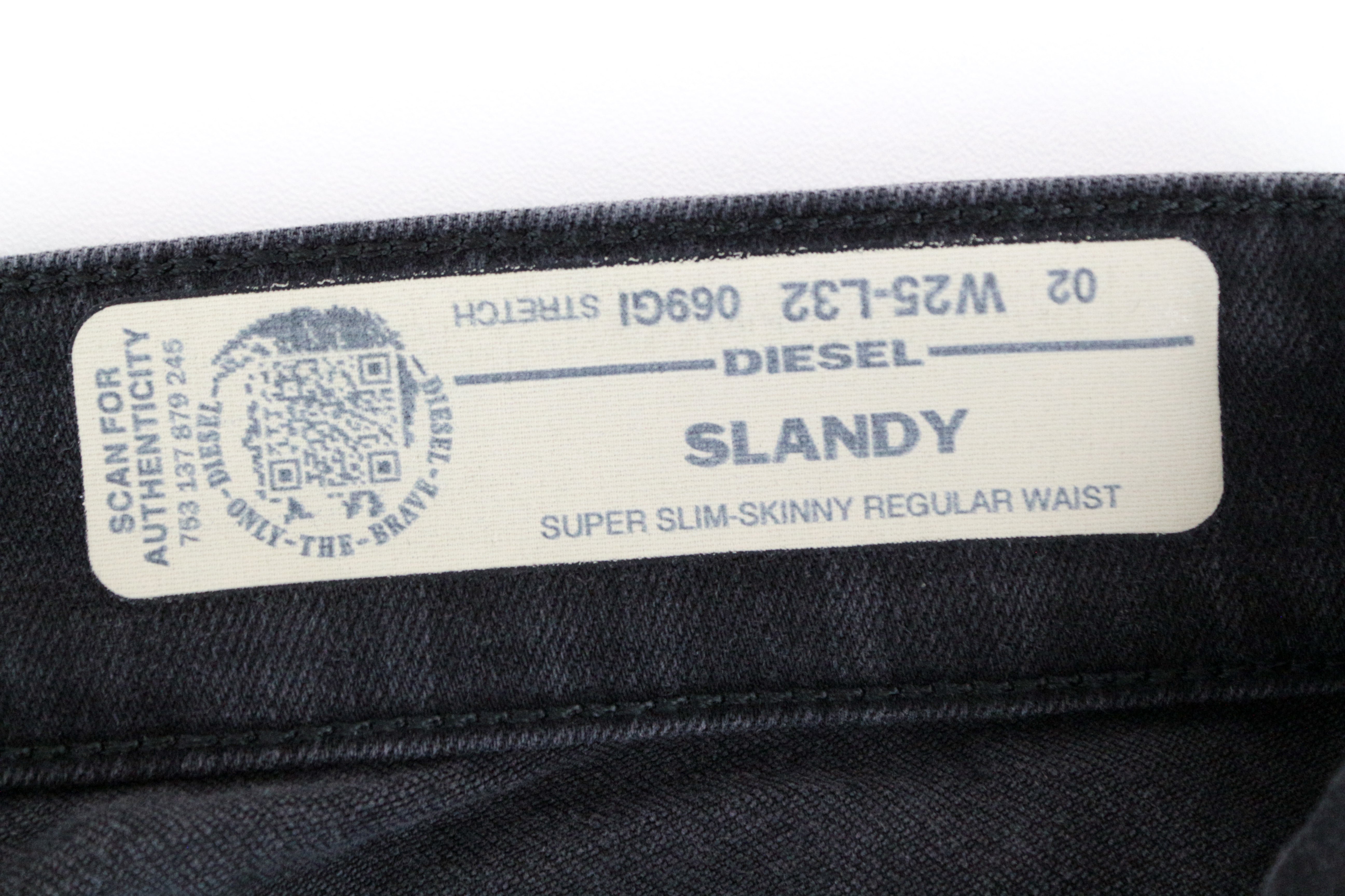 DIESEL Slandy 069GI W25 L32 pilki medvilniniai aptempti moteriški ploni tamprūs džinsai 