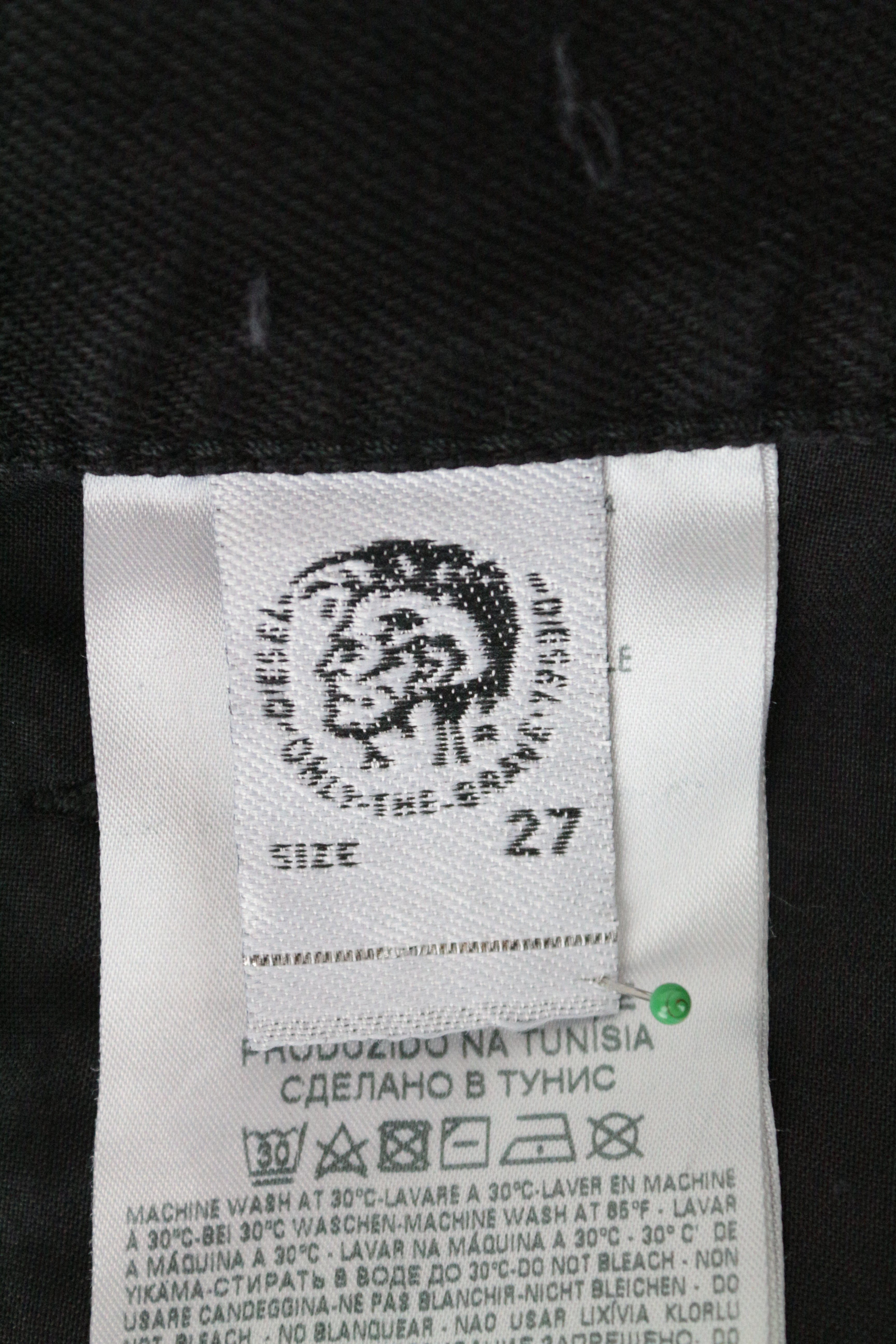 DIESEL Aryel 084WH moteriški džinsai W27/L32 tiesaus kirpimo, juodi, plėšyti medvilniniai 