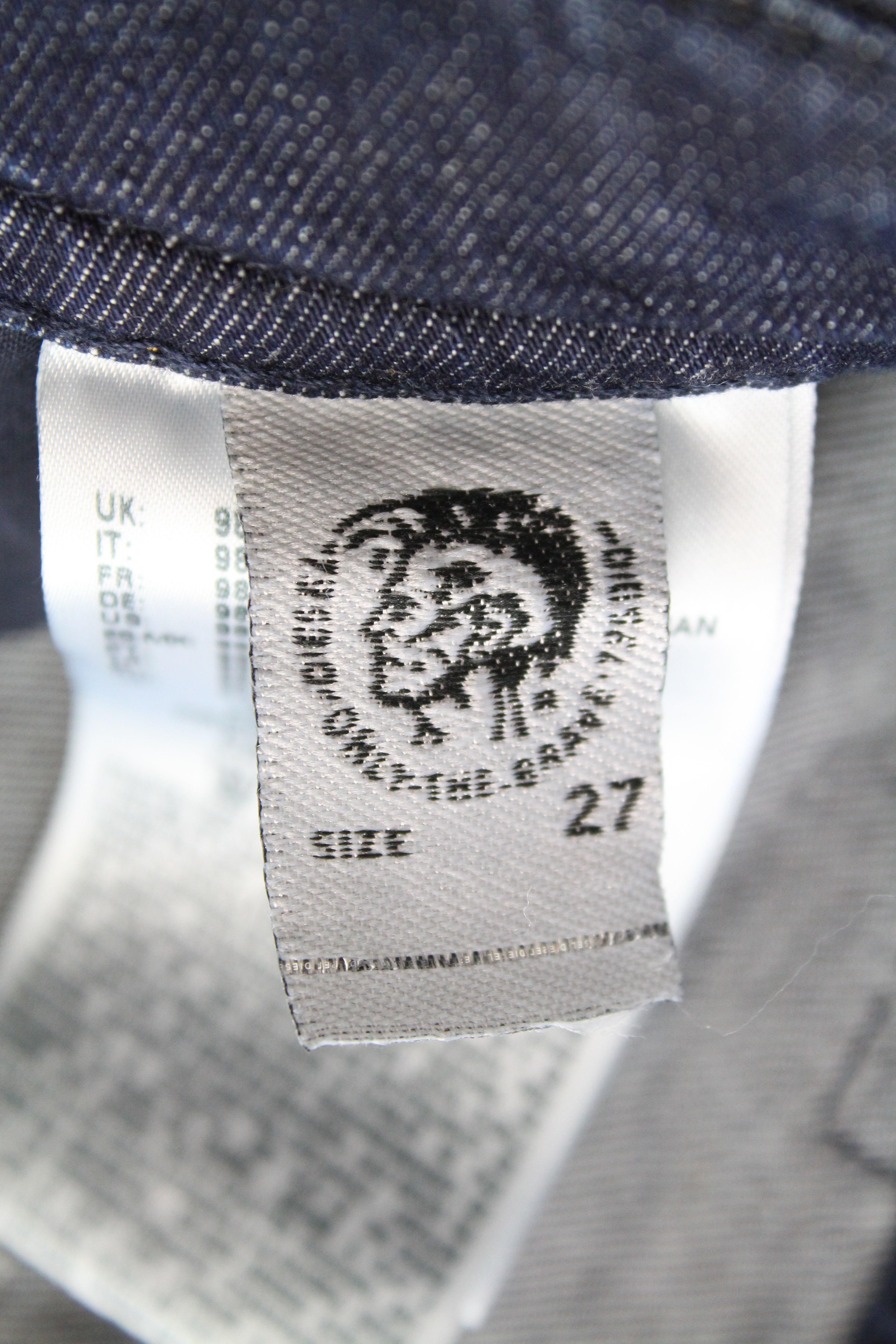 DIESEL Buster 084XH vyriški džinsai W27 L32 Slim Taper Fit medvilniniai mėlyni skalbto džinso rašto džinsai 