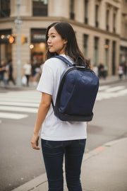 O BAG moteriškas krepšys OS unisex mėlynas apvalus užtrauktukas priekyje dvigubos rankenos su logotipais 