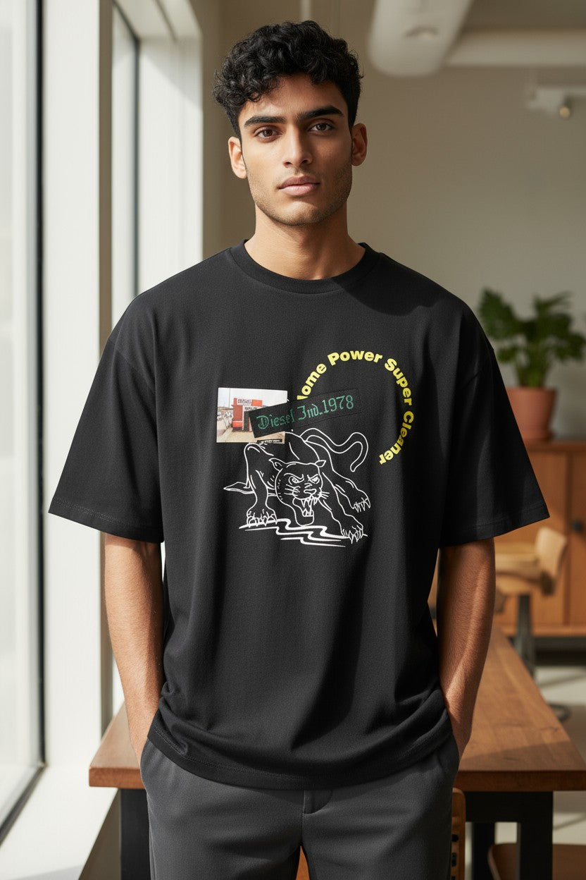 DIESEL T-Just-B60 vyriški marškinėliai, juodi, trumpomis rankovėmis, apvalia kaklo iškirpte, su trikotažo raštu. 